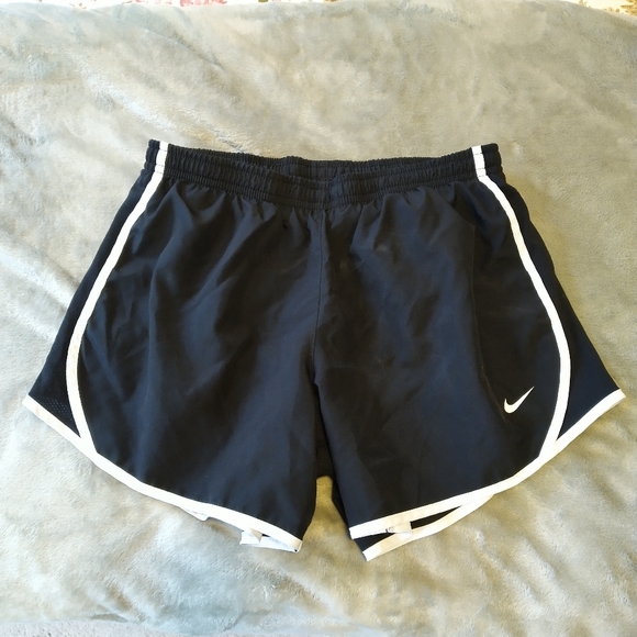 Girl's Nike Dri-Fit Shorts - Picture 4 of 10
